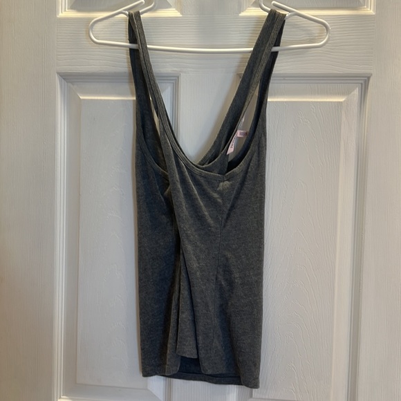 Victoria Secret Tank that Cross Crosses In the Back - Picture 5 of 8
